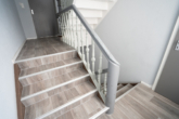 Treppenhaus - Schöne 2-Zimmer Wohnung mit Einbauküche mitten in Lage!